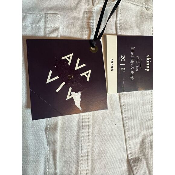 Ava & Viv NWT size 20R white stretch skinny jeans mid-rise, plus size - Picture 3 of 3